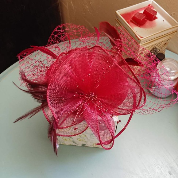 Cute hat with clip NWT - Picture 5 of 6